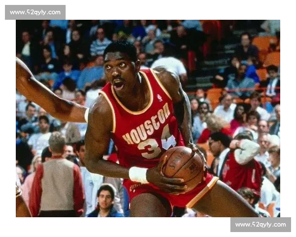 奥拉朱旺亲授梦幻脚步!科比获赞天才传承内线绝学